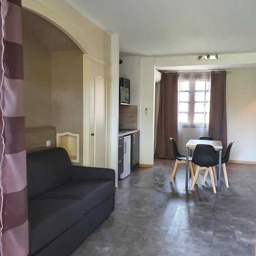 Auberge De La Tour -Appartements- Valros Εξωτερικό φωτογραφία