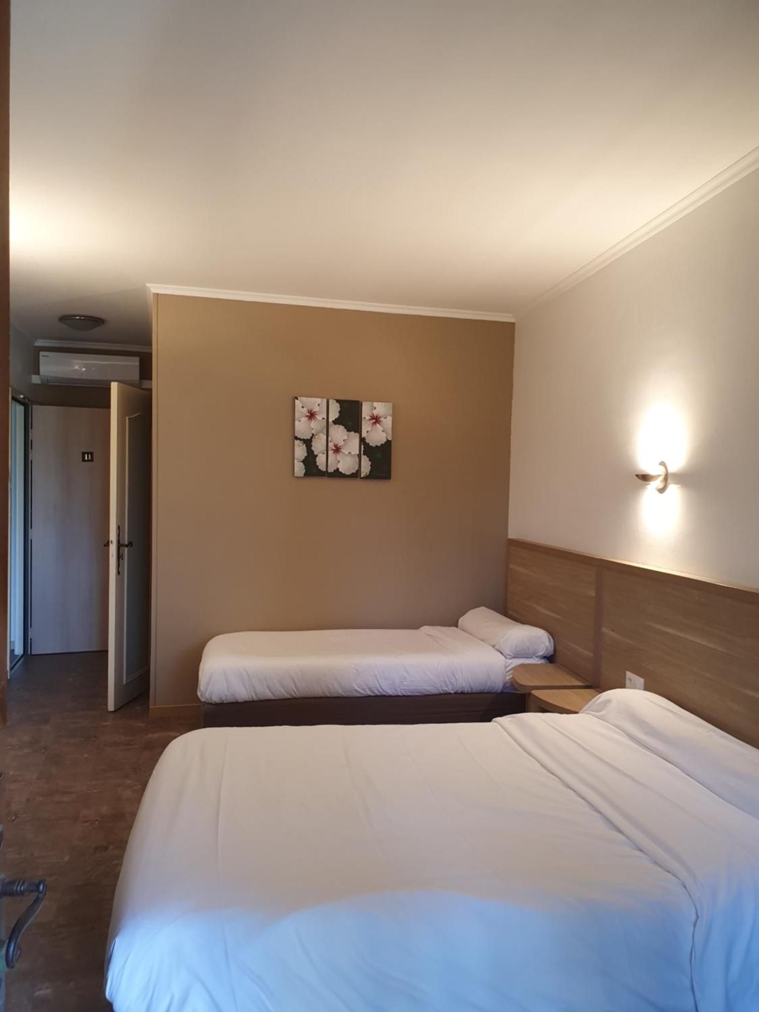 Auberge De La Tour -Appartements- Valros Εξωτερικό φωτογραφία