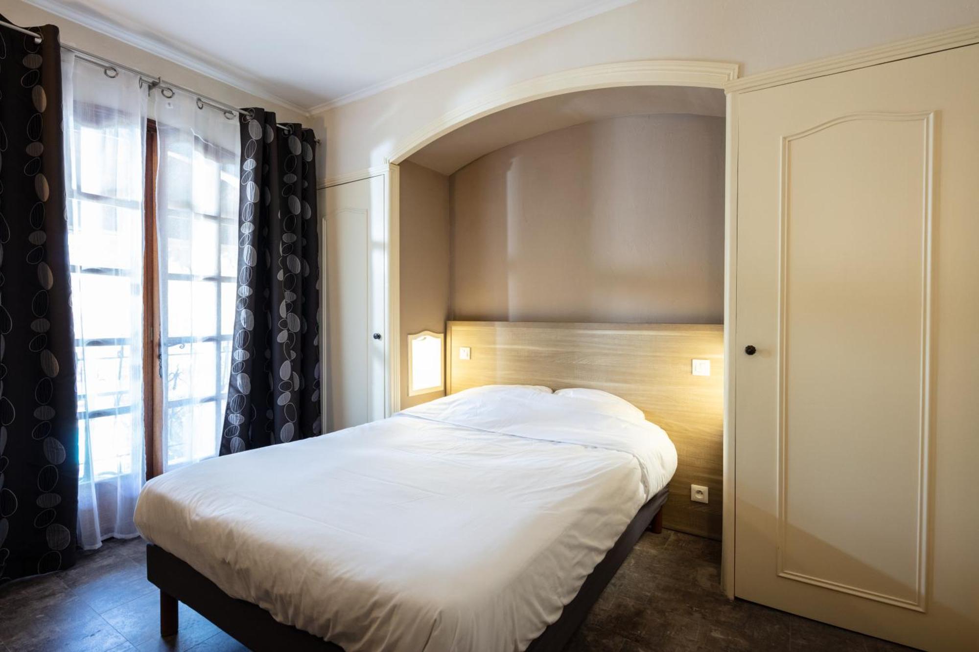 Auberge De La Tour -Appartements- Valros Εξωτερικό φωτογραφία