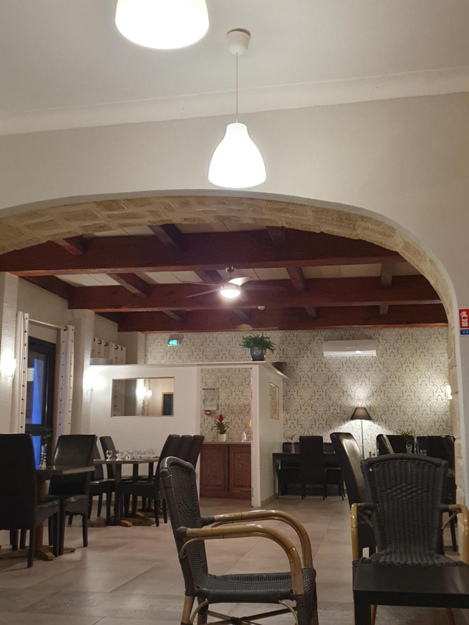 Auberge De La Tour -Appartements- Valros Εξωτερικό φωτογραφία