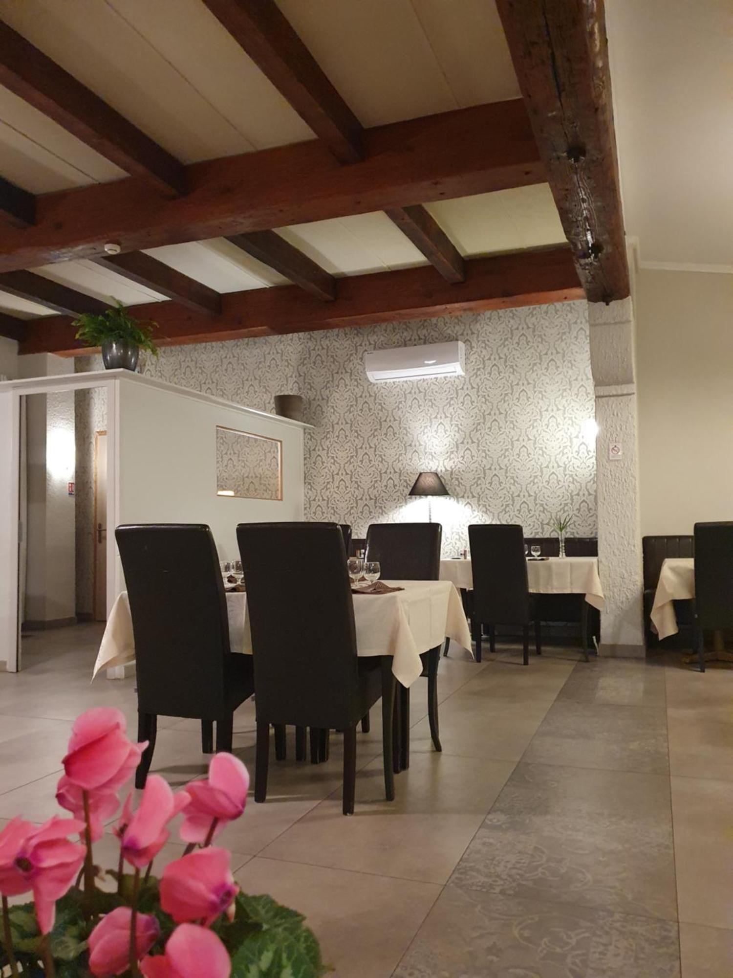 Auberge De La Tour -Appartements- Valros Εξωτερικό φωτογραφία