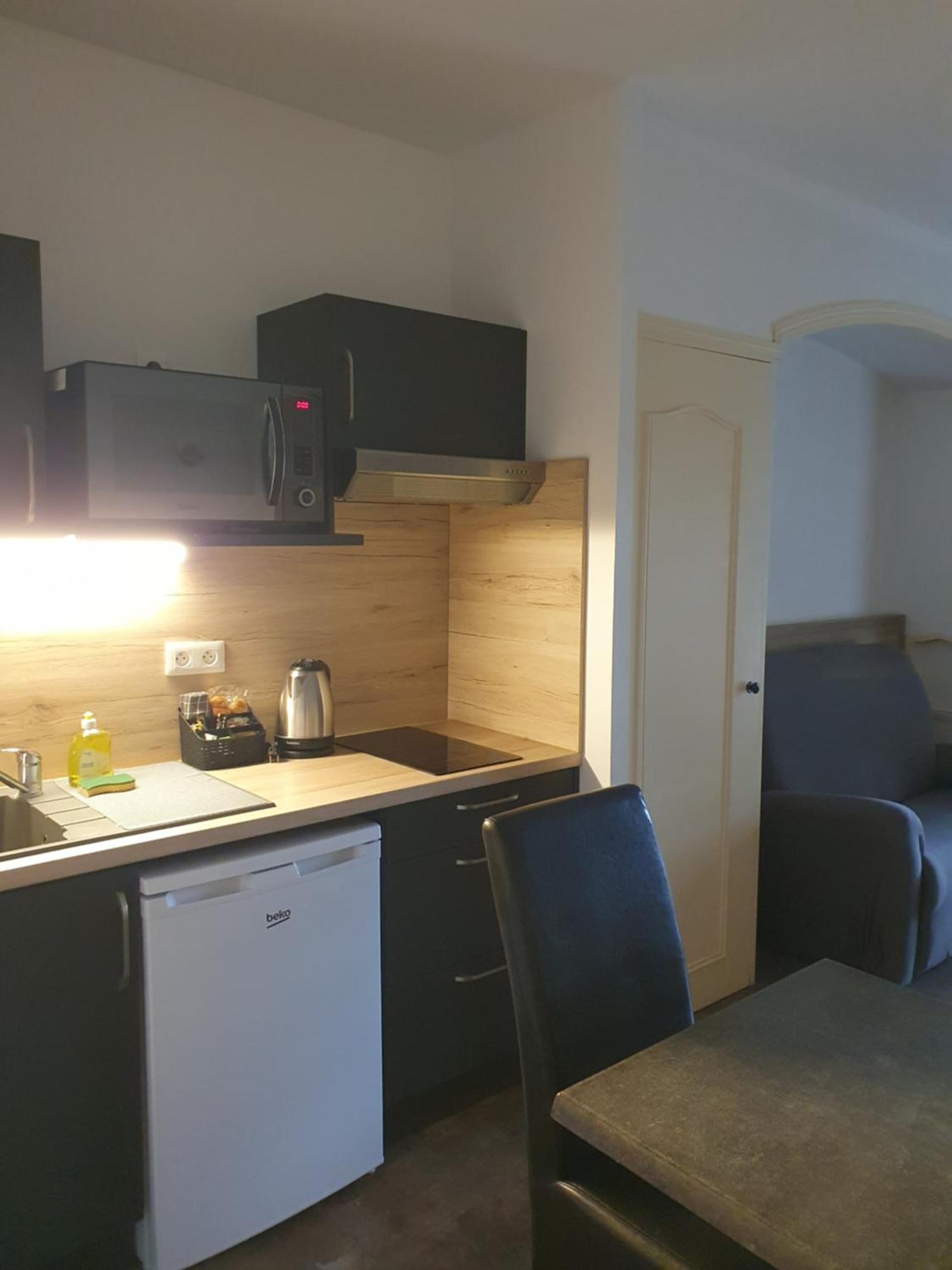 Auberge De La Tour -Appartements- Valros Εξωτερικό φωτογραφία